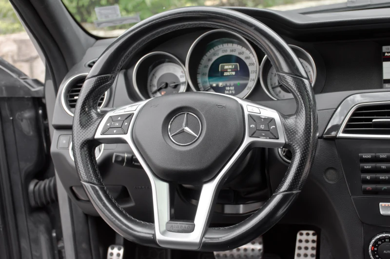 Mercedes-Benz C 300 AMG 4Matic, снимка 15 - Автомобили и джипове - 51905367