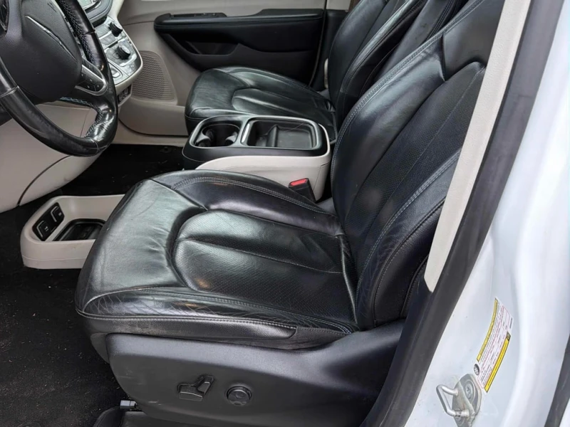 Chrysler Pacifica * Touring L * CARFAX * БЕЗ ПЪРВОНАЧАЛНА ВНОСКА, снимка 5 - Автомобили и джипове - 52950788