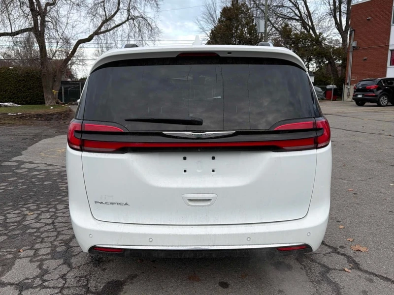 Chrysler Pacifica * Touring L * CARFAX * БЕЗ ПЪРВОНАЧАЛНА ВНОСКА, снимка 4 - Автомобили и джипове - 52950788