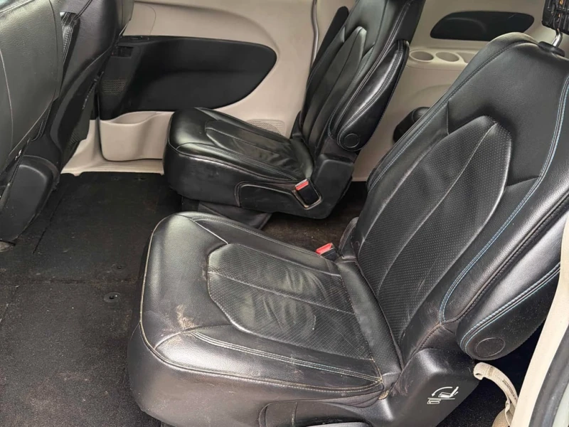 Chrysler Pacifica * Touring L * CARFAX * БЕЗ ПЪРВОНАЧАЛНА ВНОСКА, снимка 12 - Автомобили и джипове - 52950788