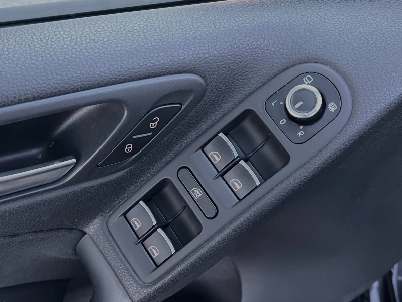 VW Golf 1.4TSi DSG Highline НАПЪЛНО ОБСЛУЖЕН НОВИ ГУМИ, снимка 10 - Автомобили и джипове - 53156045