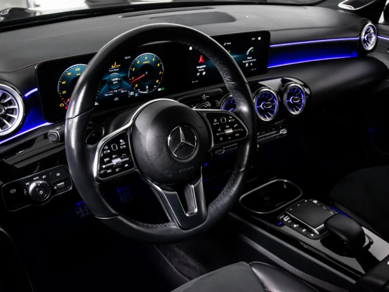 Mercedes-Benz CLA 250 * CARFAX * ЦЕНА ДО БГ, снимка 11 - Автомобили и джипове - 53495093