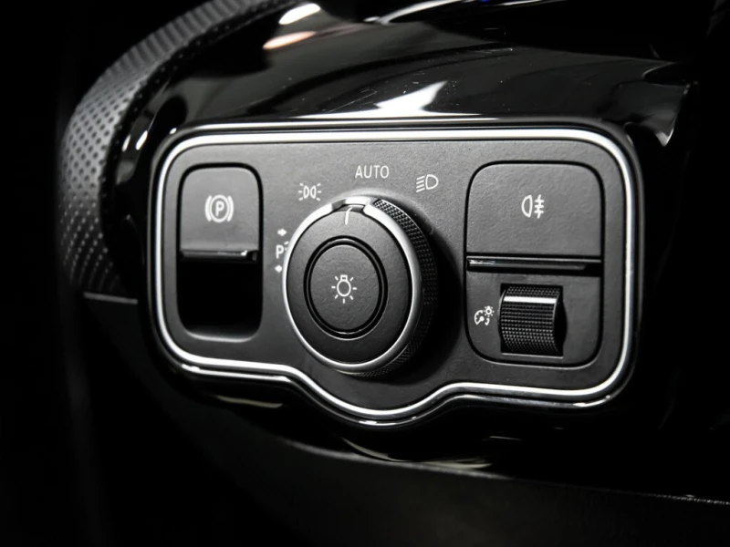 Mercedes-Benz CLA 250 * CARFAX * ЦЕНА ДО БГ, снимка 14 - Автомобили и джипове - 53495093