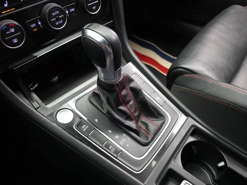 VW Golf 2.0 GTI| 210к.с.| ВКЛ.ТЕХНОТЕСТ, снимка 9 - Автомобили и джипове - 55650226