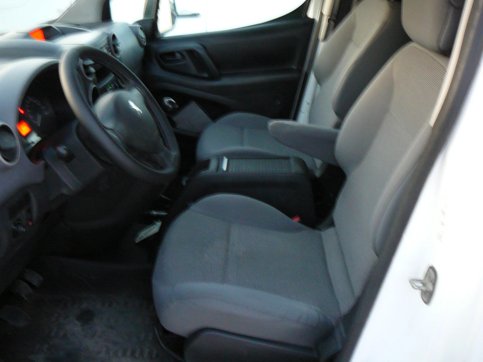Peugeot Partner 1.6 hdi Клима  - изображение 9