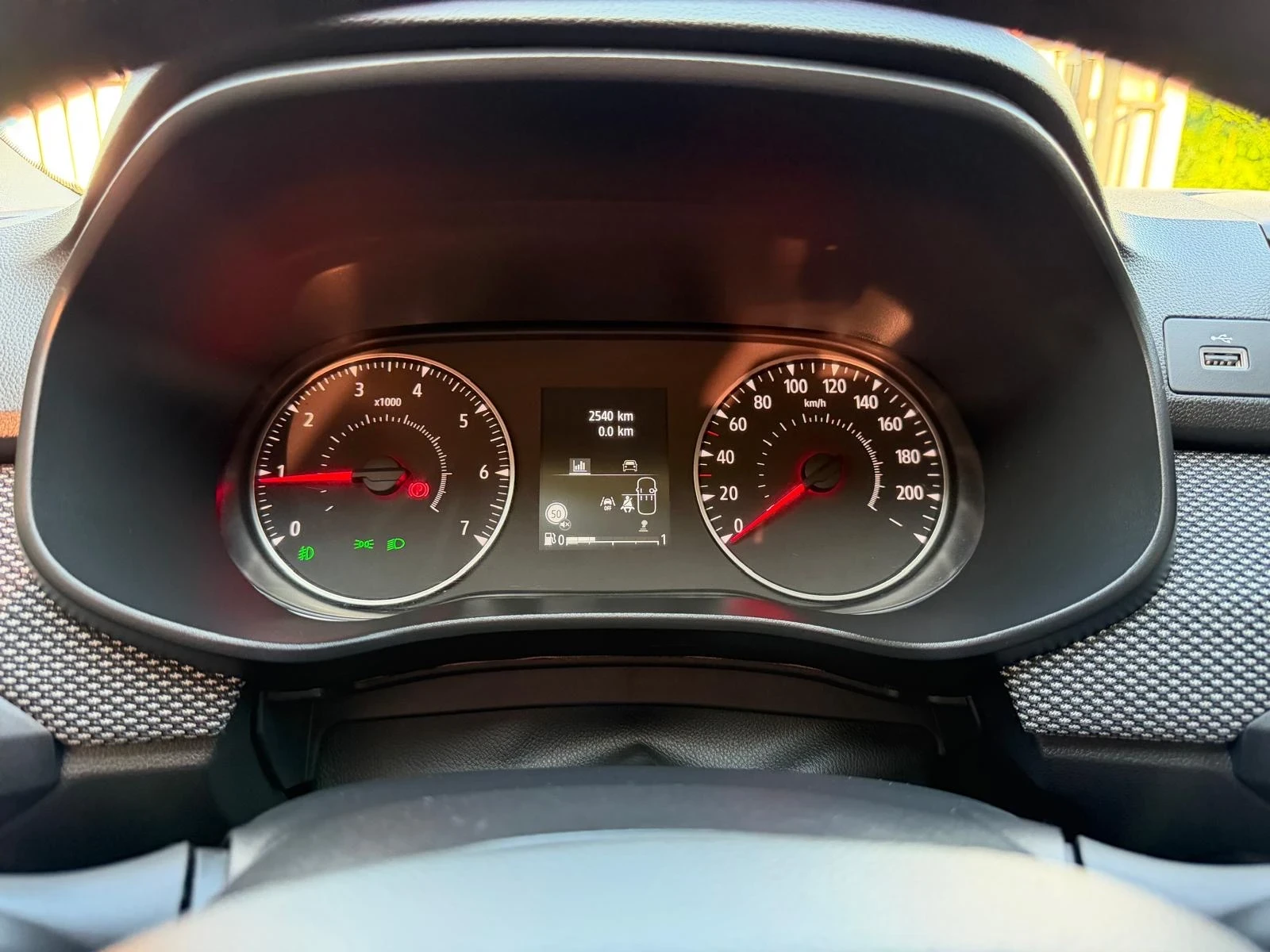 Dacia Sandero 1.0 tCe 2 540 km , снимка 12 - Автомобили и джипове - 54813466