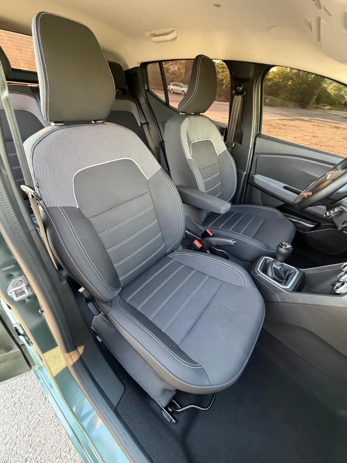 Dacia Sandero 1.0 tCe 2 540 km , снимка 9 - Автомобили и джипове - 54813466