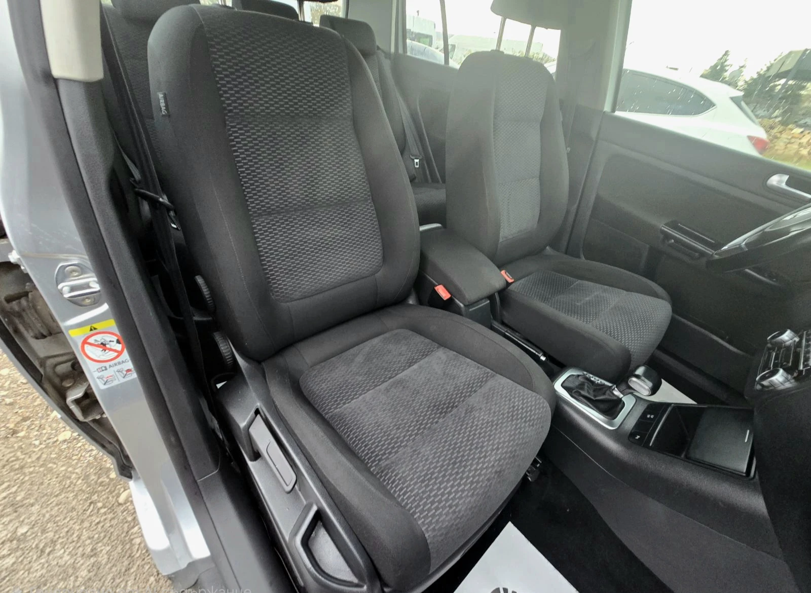 VW Golf Plus 1.6TDI/AUTO/КАМЕРА/NAVI, снимка 13 - Автомобили и джипове - 56067570