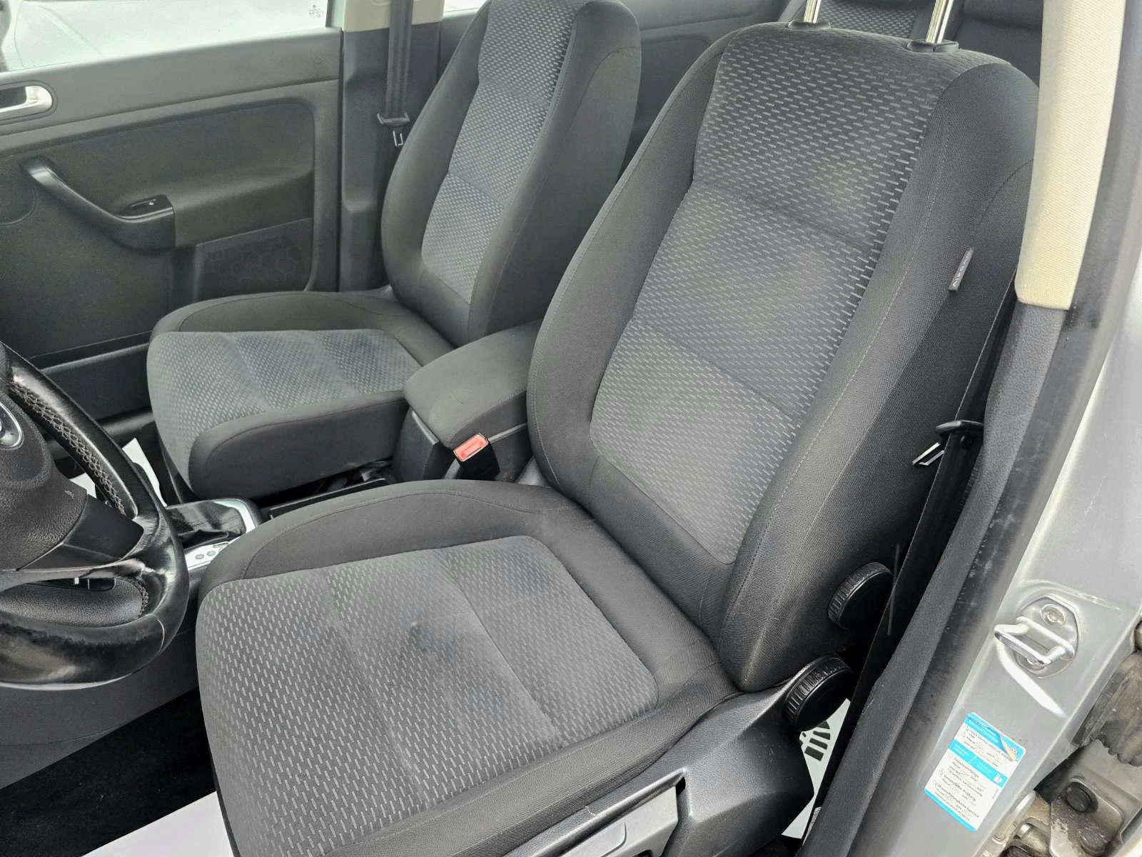 VW Golf Plus 1.6TDI/AUTO/КАМЕРА/NAVI, снимка 8 - Автомобили и джипове - 56067570