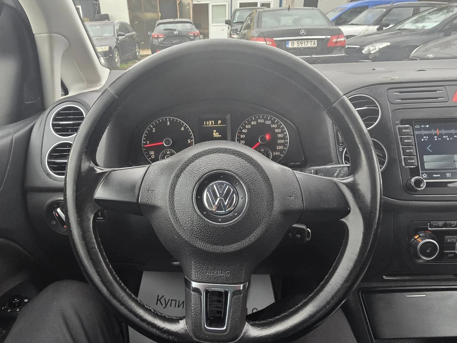 VW Golf Plus 1.6TDI/AUTO/КАМЕРА/NAVI, снимка 9 - Автомобили и джипове - 56067570