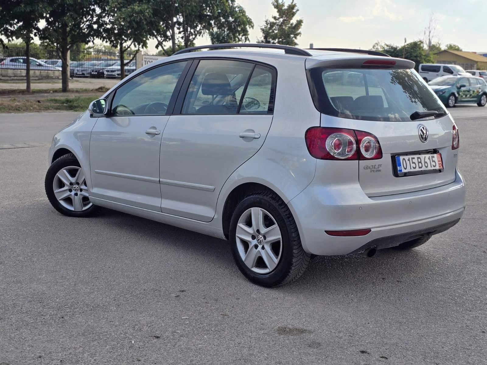 VW Golf Plus 1.6TDI/AUTO/КАМЕРА/NAVI, снимка 6 - Автомобили и джипове - 56067570