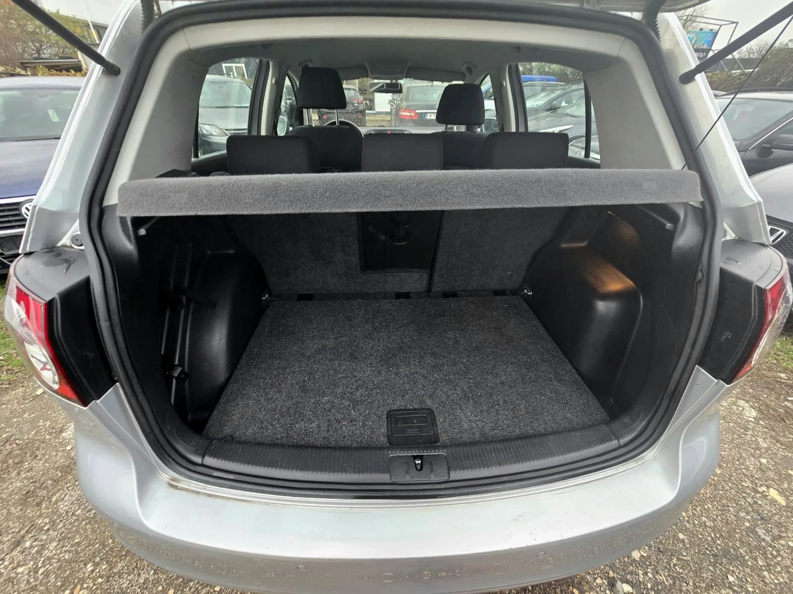 VW Golf Plus 1.6TDI/AUTO/КАМЕРА/NAVI, снимка 15 - Автомобили и джипове - 56067570