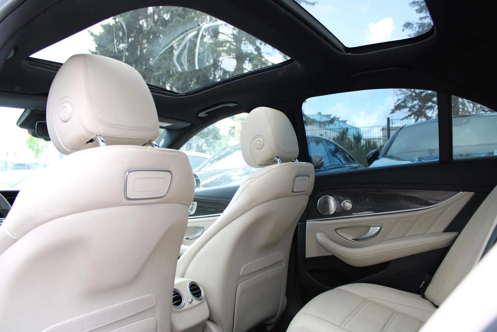 Mercedes-Benz E 63 AMG S/AMG/612HP/4M/360/HUD/MEMO/CPLAY/335h, снимка 11 - Автомобили и джипове - 56113844