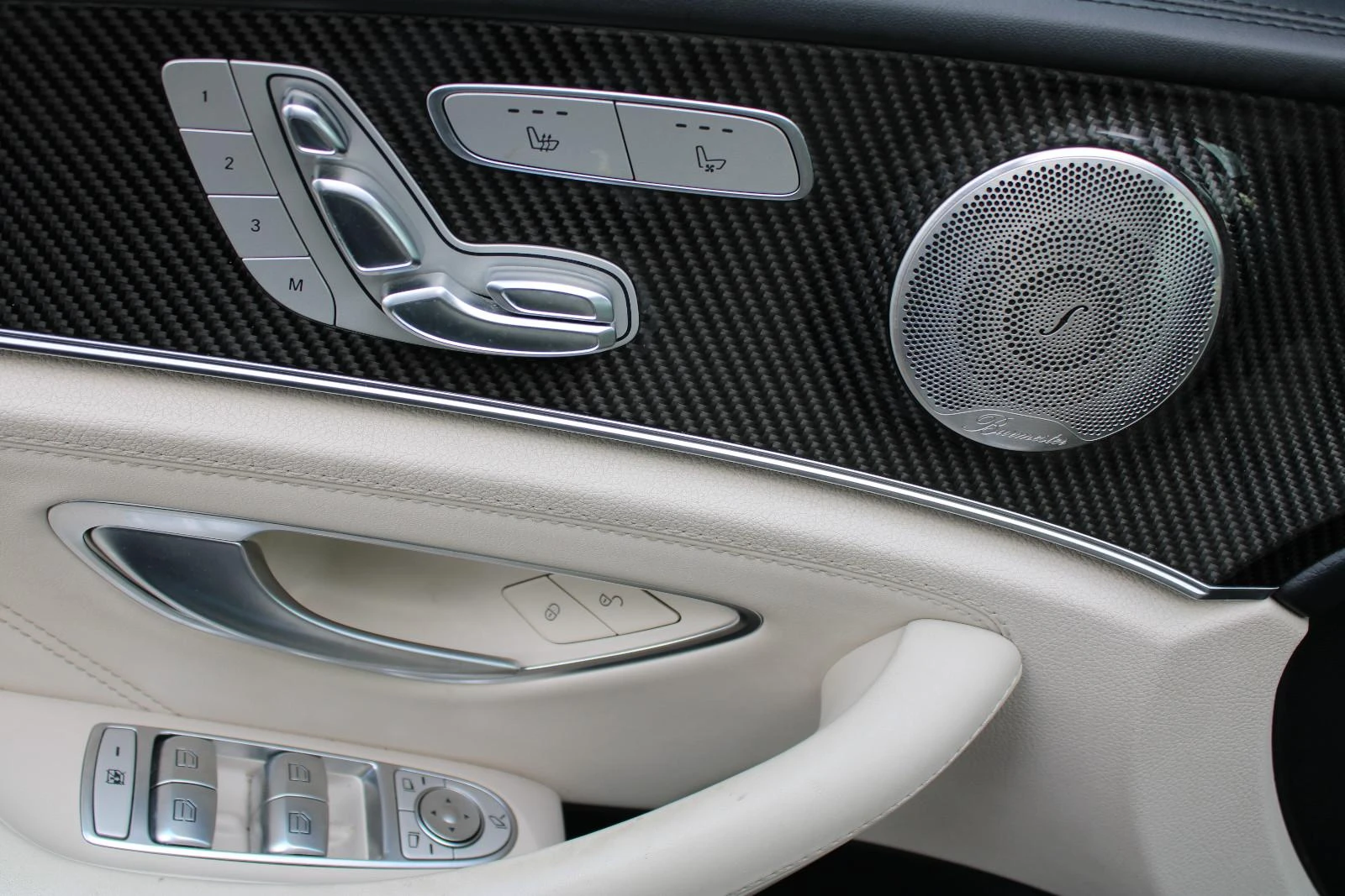 Mercedes-Benz E 63 AMG S/AMG/612HP/4M/360/HUD/MEMO/CPLAY/335h, снимка 13 - Автомобили и джипове - 56113844