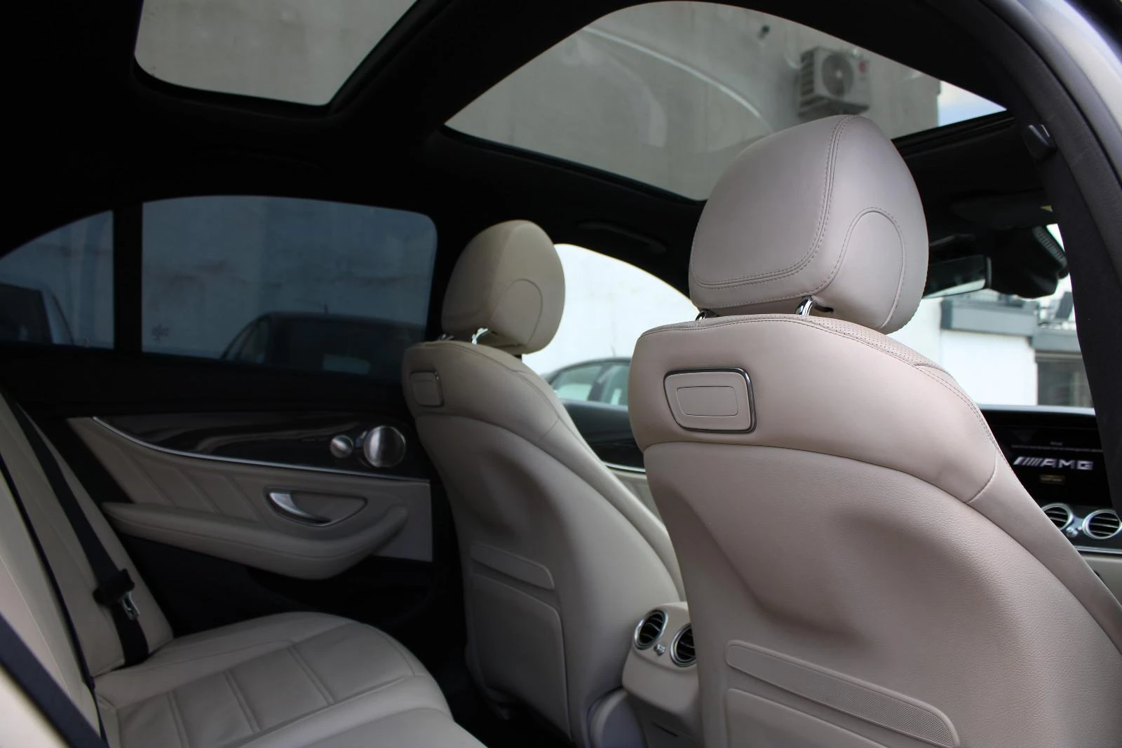 Mercedes-Benz E 63 AMG S/AMG/612HP/4M/360/HUD/MEMO/CPLAY/335h, снимка 12 - Автомобили и джипове - 56113844