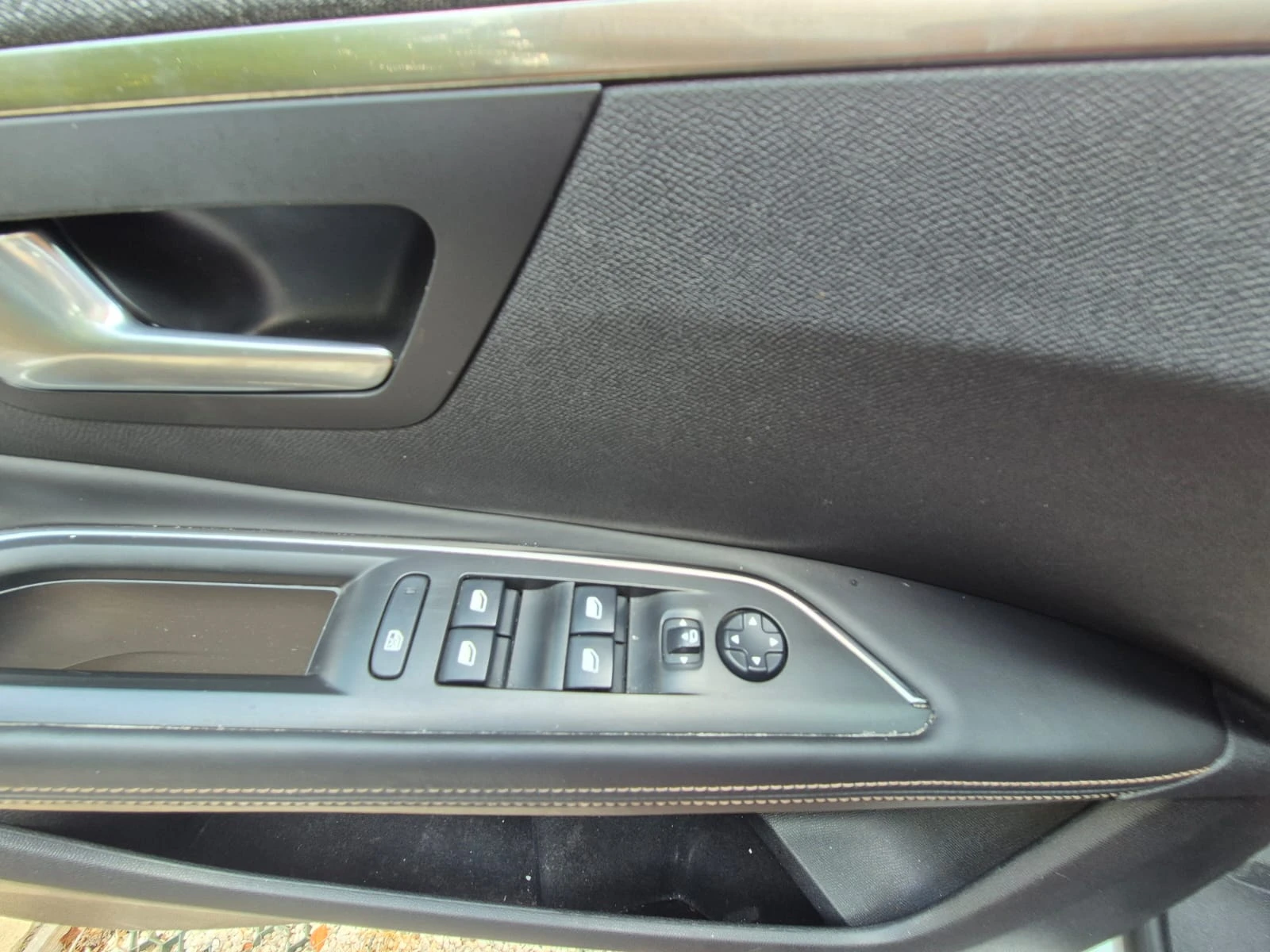 Peugeot 3008 GT Line 1.6 e-THP 165 EAT6, снимка 11 - Автомобили и джипове - 56168860