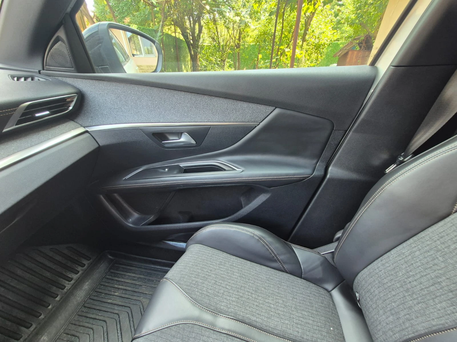 Peugeot 3008 GT Line 1.6 e-THP 165 EAT6, снимка 14 - Автомобили и джипове - 56168860