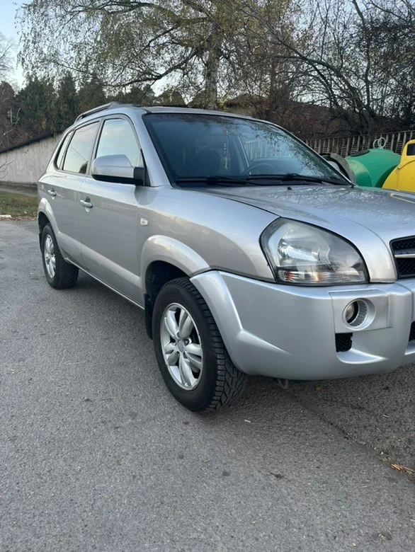 Hyundai Tucson, снимка 1 - Автомобили и джипове - 48018654