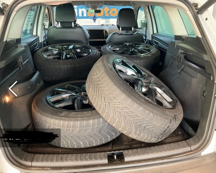 Skoda Karoq 2.0 TDI Style 4x4, снимка 16 - Автомобили и джипове - 48755876