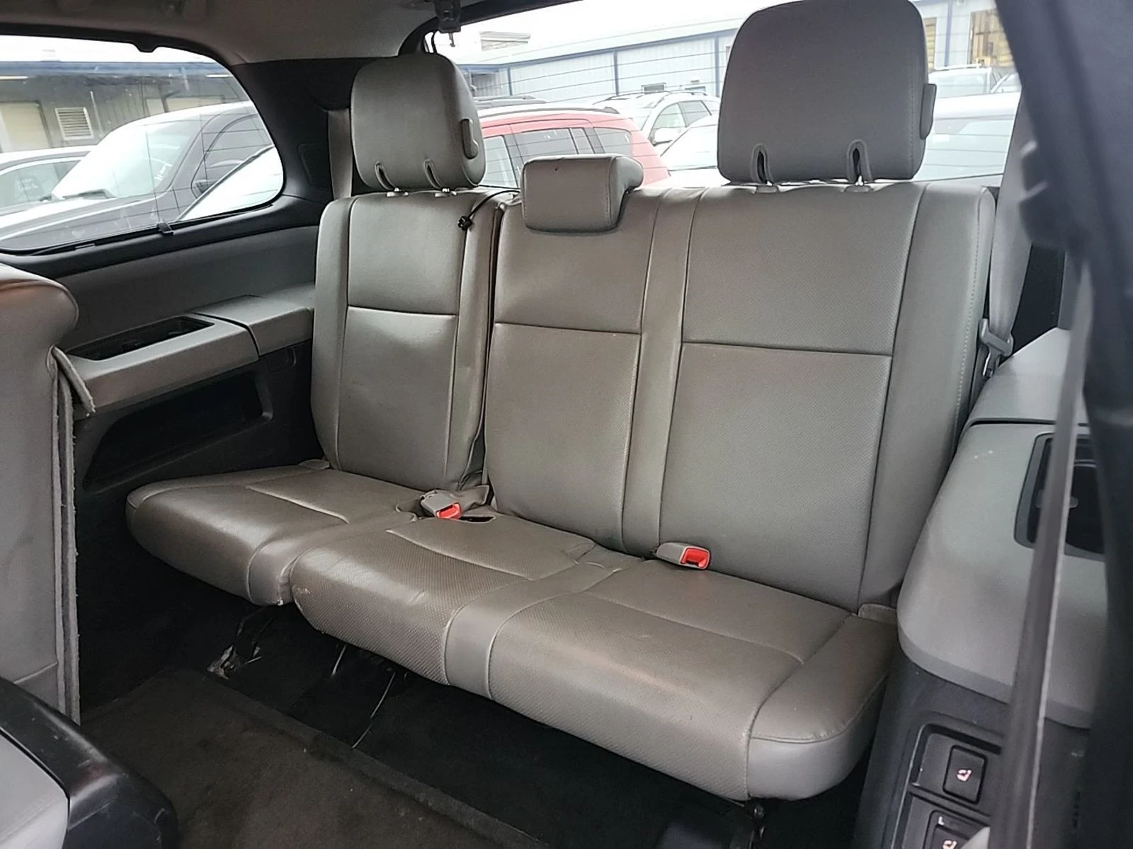 Toyota Sequoia  - изображение 10