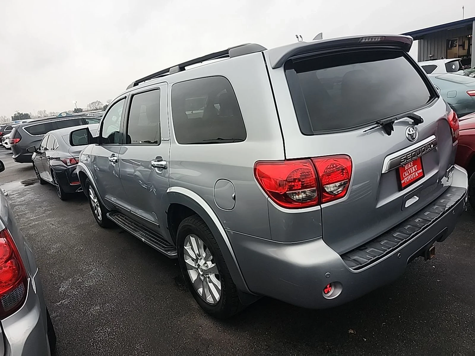 Toyota Sequoia  - изображение 3