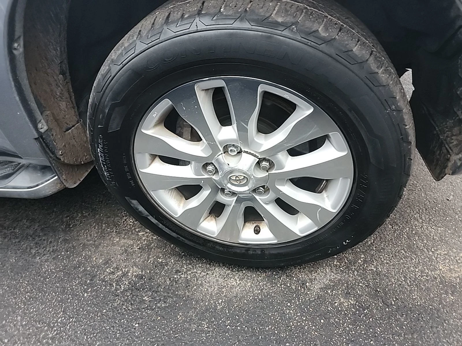 Toyota Sequoia  - изображение 8