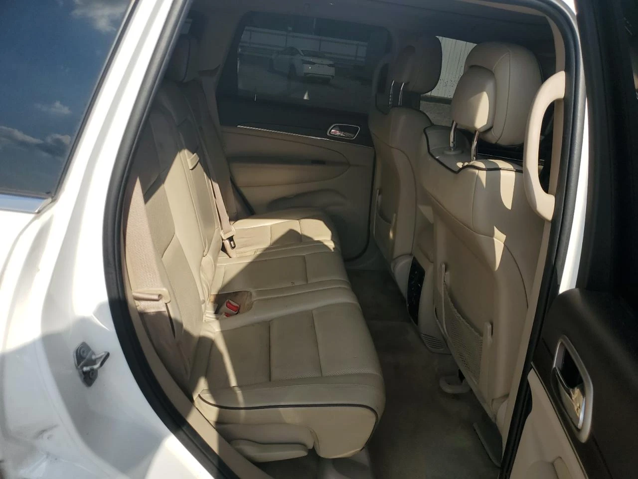 Jeep Grand cherokee OVERLAND* 5.7 HEMI* HARMAN* КАМЕРА* ОБДУХ* РЕАЛНИ  - изображение 10