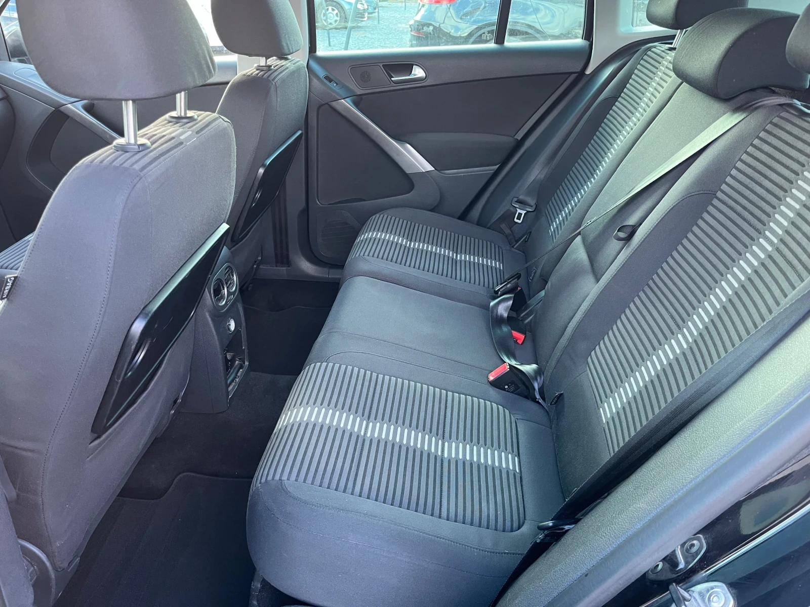 VW Tiguan 2.0 TDI 4motion, снимка 11 - Автомобили и джипове - 54397660