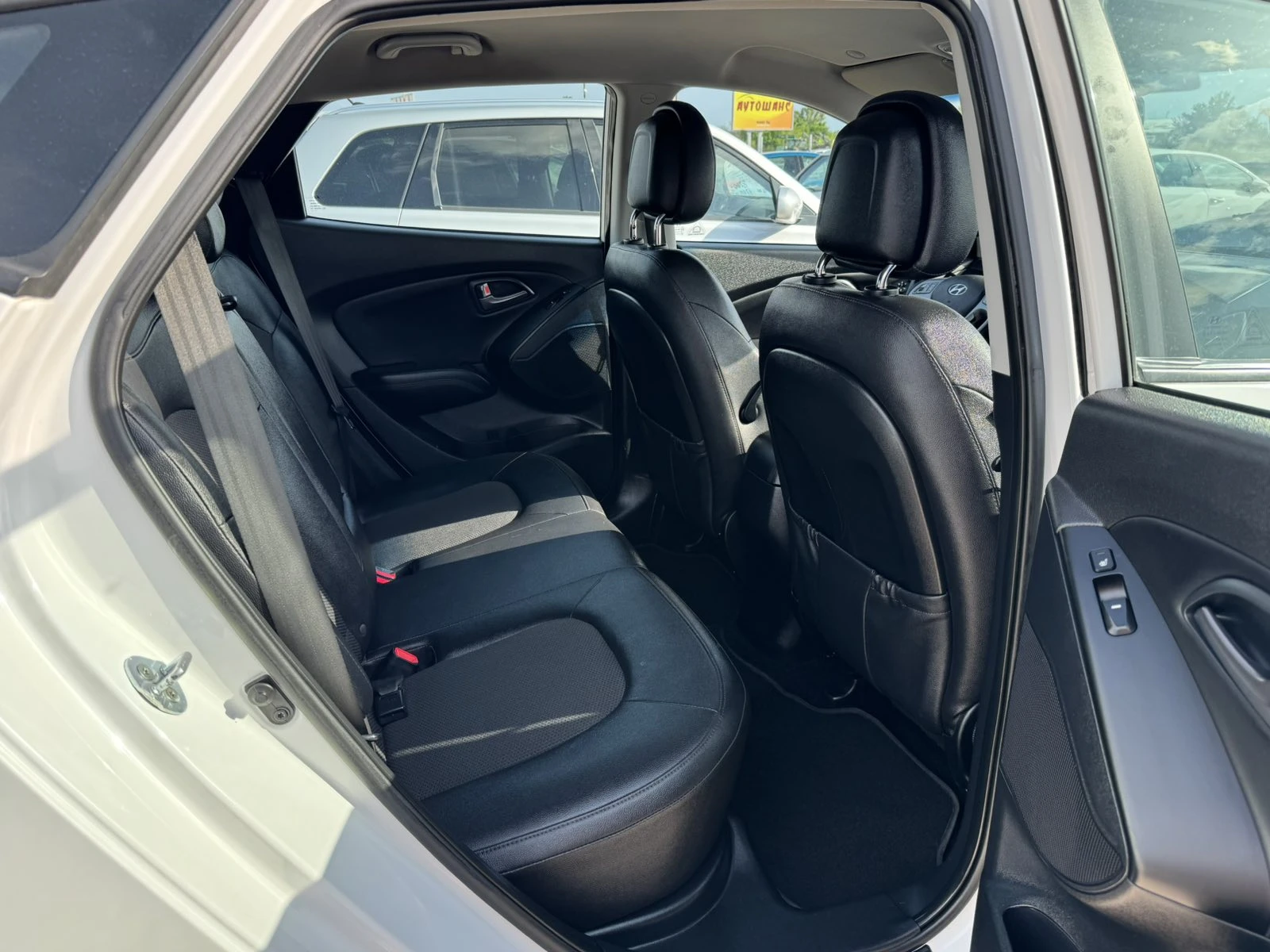 Hyundai IX35 1.6I, снимка 13 - Автомобили и джипове - 54510947
