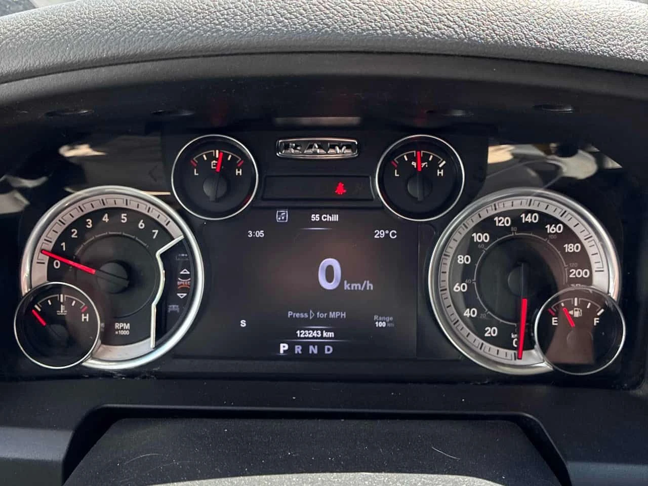 Dodge RAM 1500  SLT / CARFAX / АВТОКРЕДИТ / , снимка 8 - Автомобили и джипове - 55374563