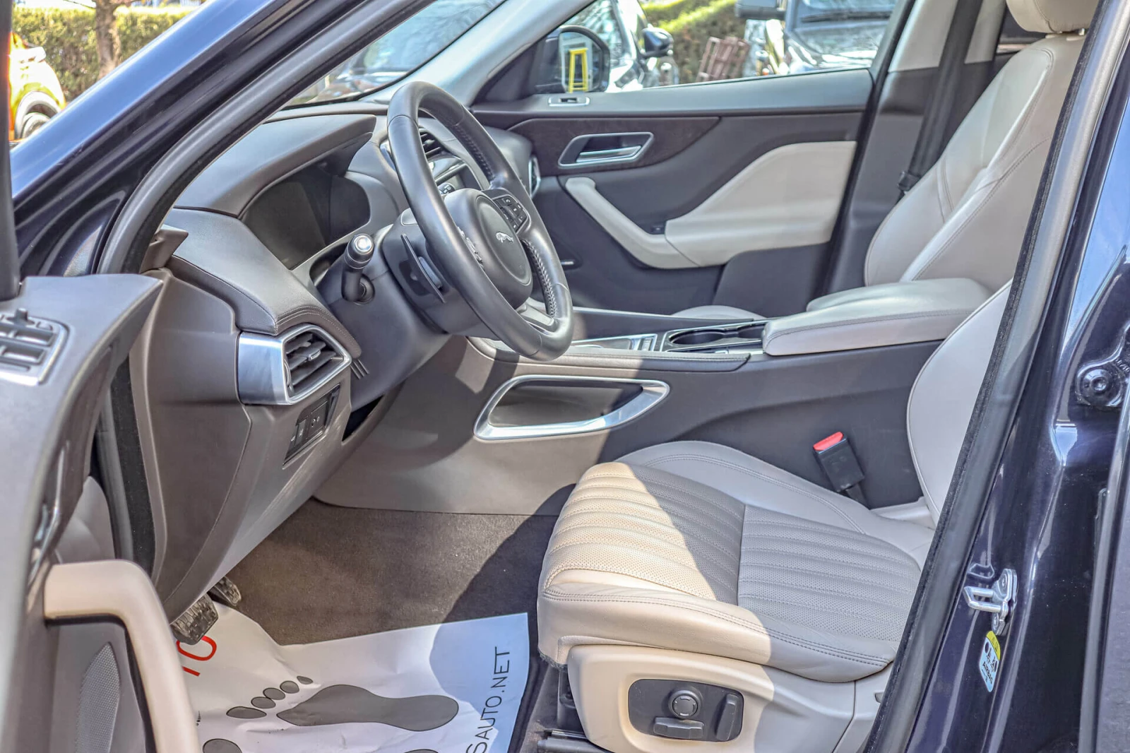 Jaguar F-PACE 3.0d/Virtual/HuD/Камера/Панорама/Меридиан/Lane Ass, снимка 8 - Автомобили и джипове - 55678247