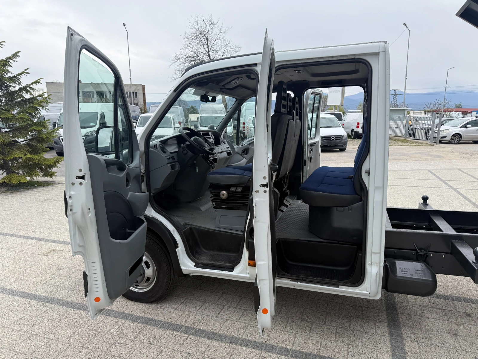 Iveco Daily 40C15 3.0HPI до 3.5т. 3.60м. 7-местен, снимка 17 - Бусове и автобуси - 54145196