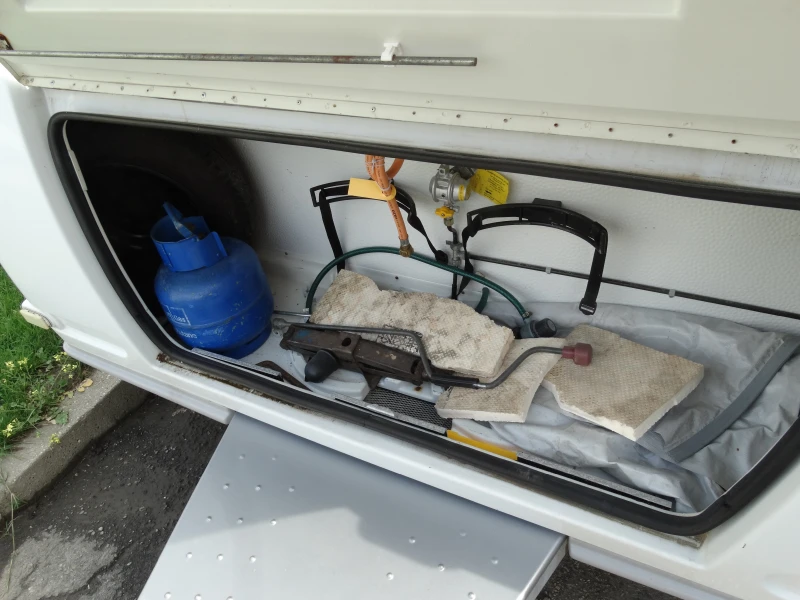 Каравана Adria ADIVA 502, снимка 5 - Каравани и кемпери - 50950218