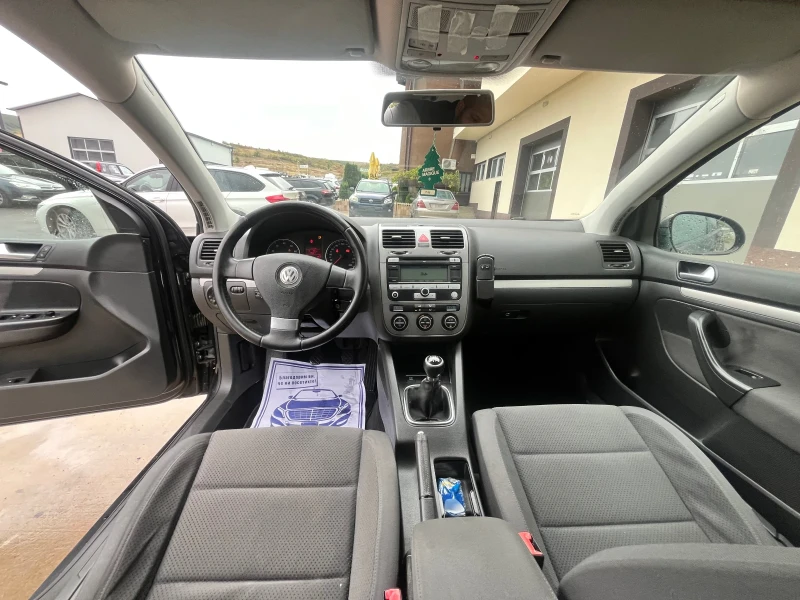 VW Golf 1.6i, снимка 8 - Автомобили и джипове - 47410698