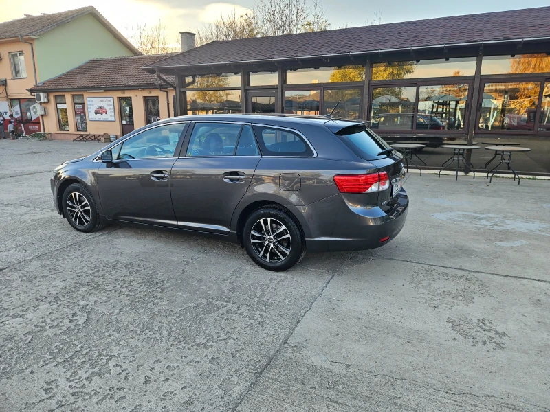 Toyota Avensis 1.8 -90000km, снимка 4 - Автомобили и джипове - 47841540