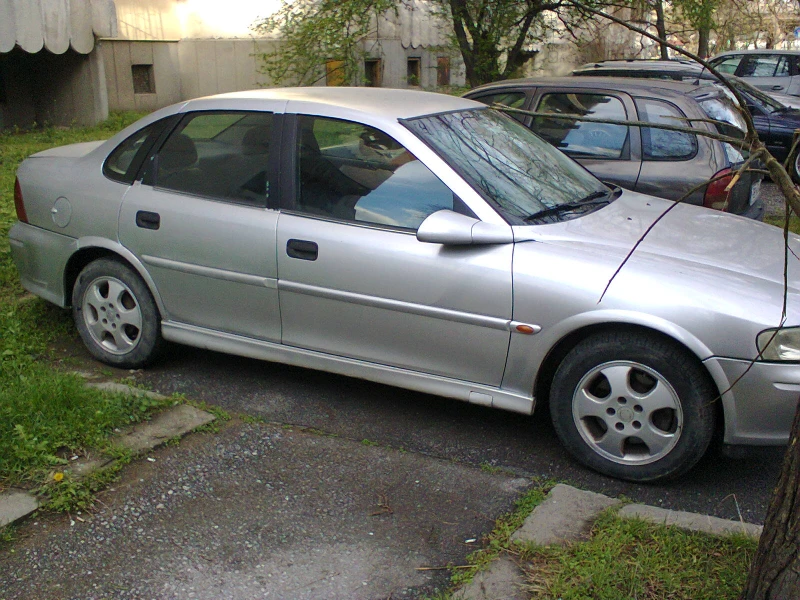 Opel Vectra 2.0 TD-82-коня* KLIMATIK* , снимка 3 - Автомобили и джипове - 48437867