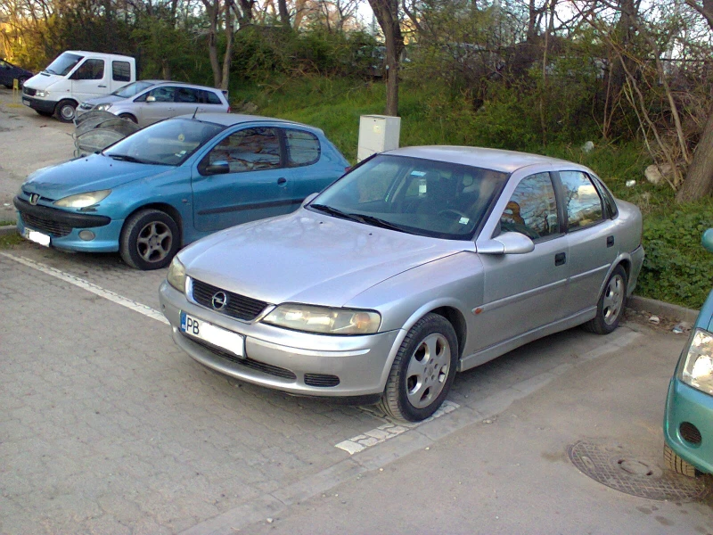 Opel Vectra 2.0 TD-82-коня* KLIMATIK* , снимка 5 - Автомобили и джипове - 48437867