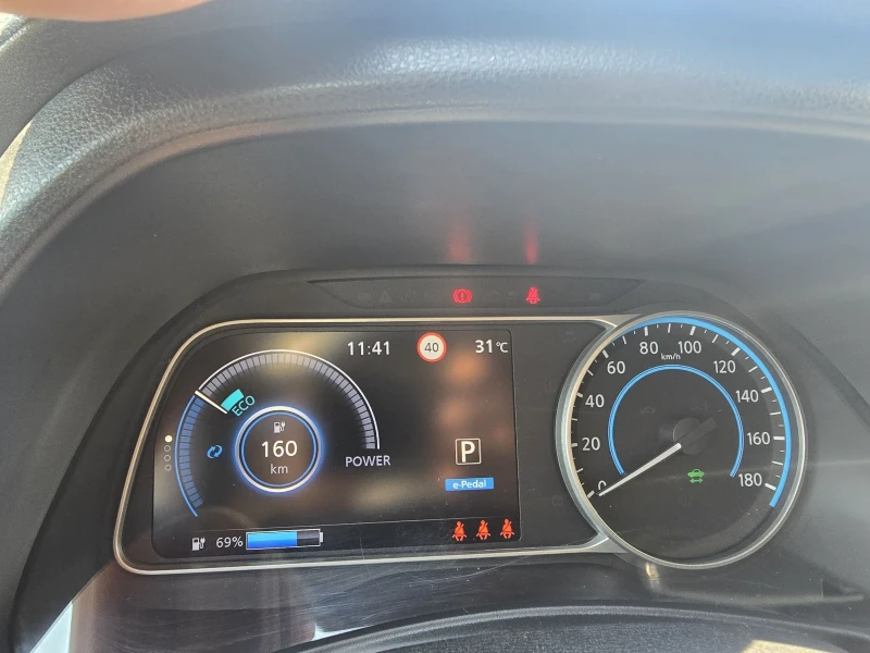 Nissan Leaf , снимка 11 - Автомобили и джипове - 51183740