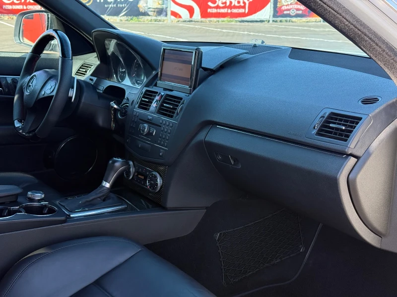 Mercedes-Benz C 63 AMG, снимка 8 - Автомобили и джипове - 52441597