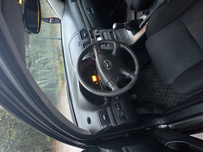 Toyota Avensis, снимка 10 - Автомобили и джипове - 52321947