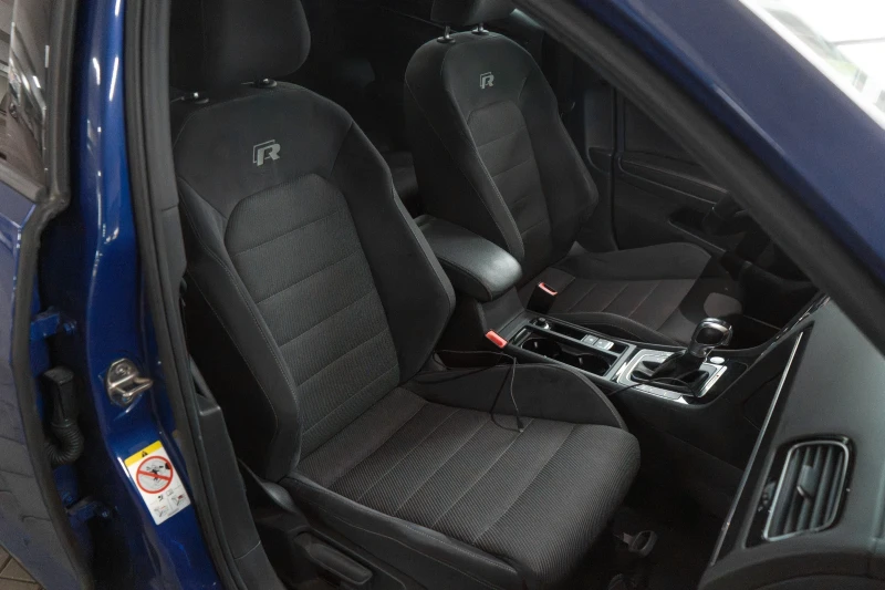 VW Golf R MK7.5 PERFORMANCE PACK AKRAPOVIC От Порше София!, снимка 12 - Автомобили и джипове - 53080602