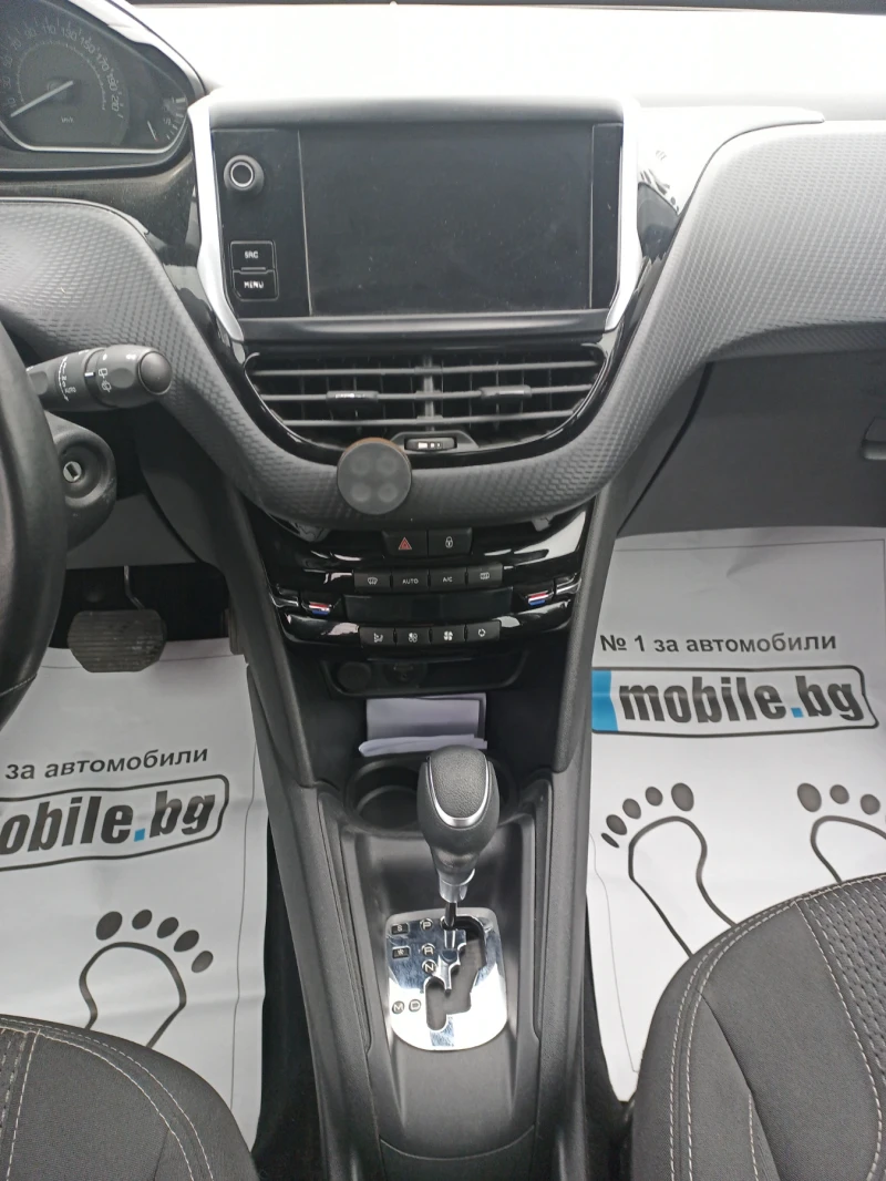Peugeot 208 1.2T Automat 84000km, снимка 10 - Автомобили и джипове - 53190424