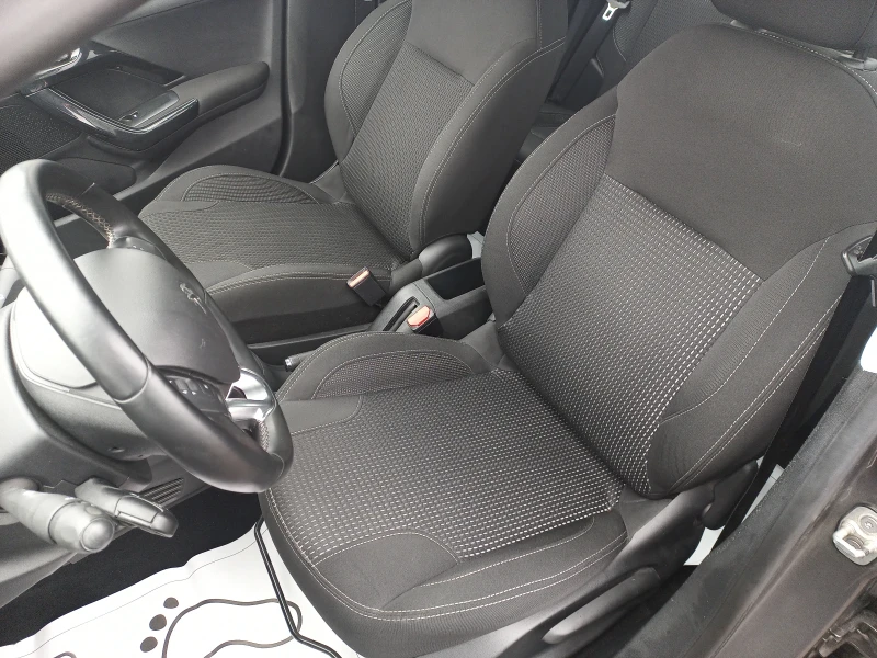 Peugeot 208 1.2T Automat 84000km, снимка 11 - Автомобили и джипове - 53190424