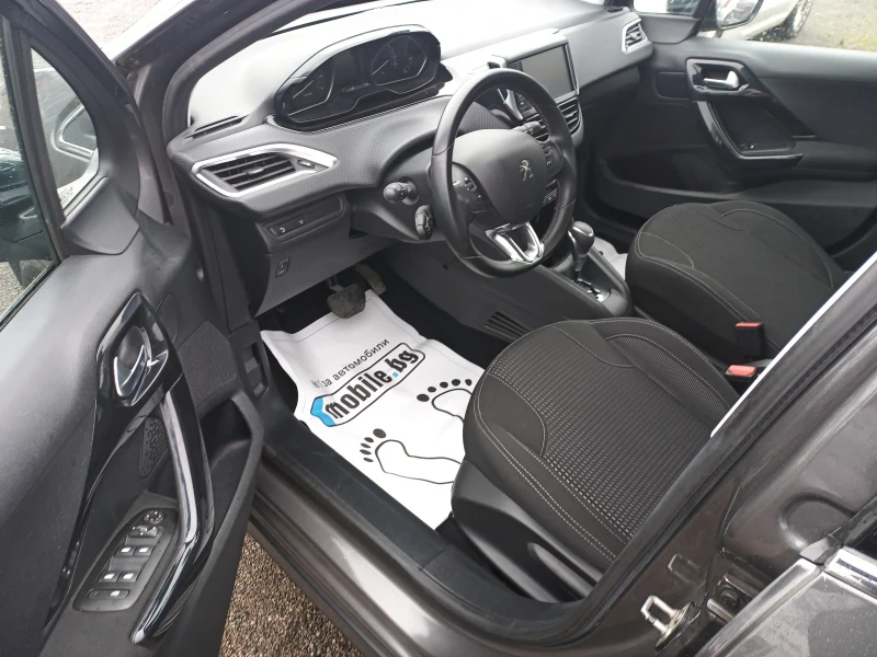 Peugeot 208 1.2T Automat 84000km, снимка 7 - Автомобили и джипове - 53190424