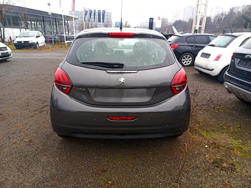Peugeot 208 1.2T Automat 84000km, снимка 4 - Автомобили и джипове - 53190424