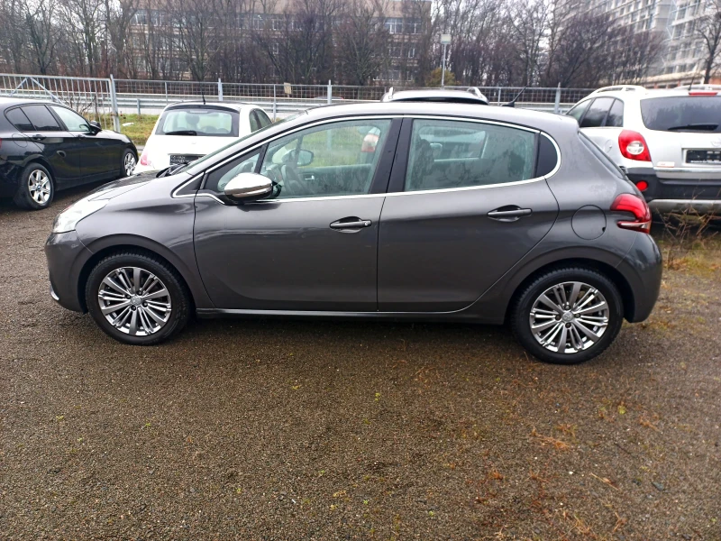 Peugeot 208 1.2T Automat 84000km, снимка 2 - Автомобили и джипове - 53190424