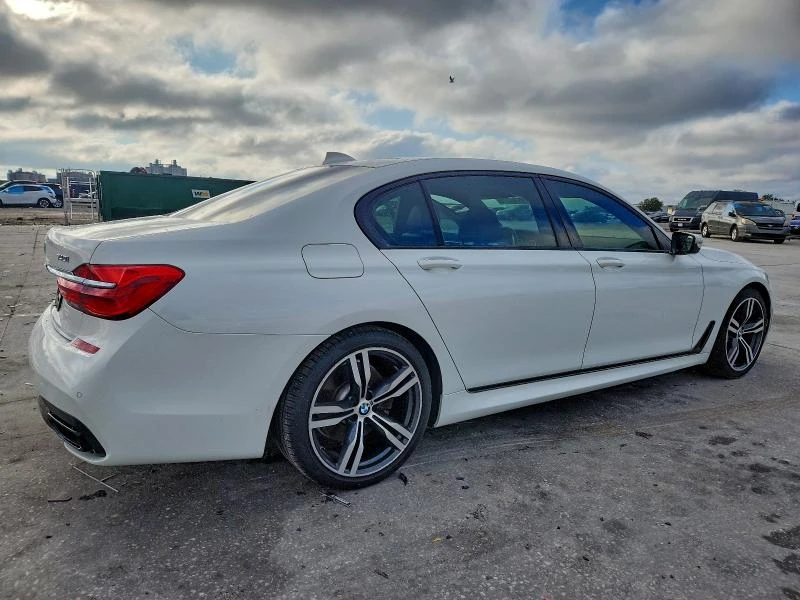 BMW 740 M Pack* 4MATIC* Blind Spot* CarPlay* Подргев* Обду - изображение 3