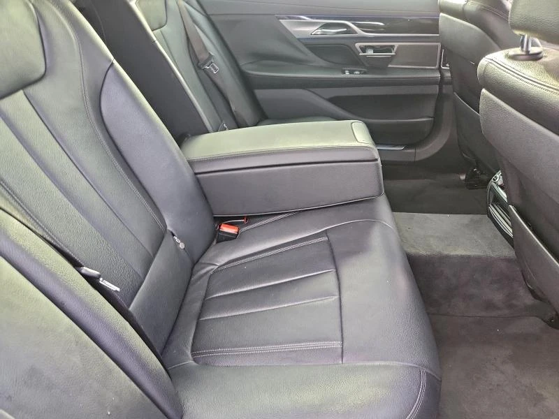 BMW 740 M Pack* 4MATIC* Blind Spot* CarPlay* Подргев* Обду - изображение 10