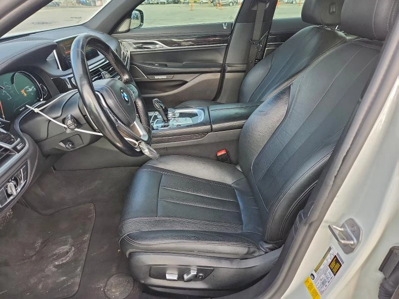 BMW 740 M Pack* 4MATIC* Blind Spot* CarPlay* Подргев* Обду - изображение 7