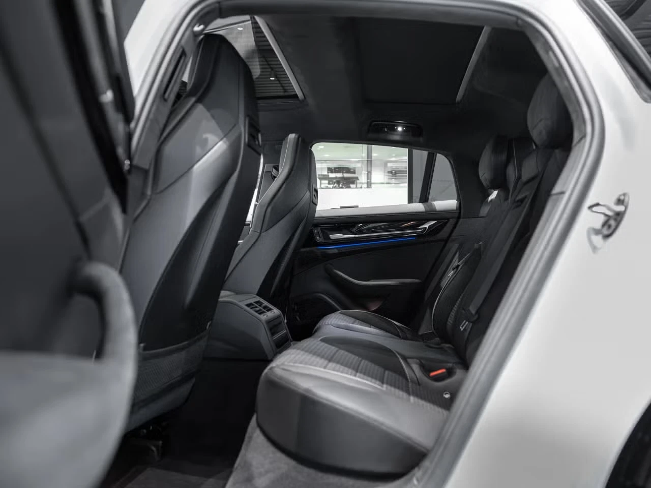 Porsche Panamera GTS* SPORT DESIGN* ����* BOSE* HUD* �������� | Mobile.bg � ����������� 15